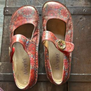 Woman’s Alrgria MaryJane’s. Size 39. Good condition. A few little signs of wear